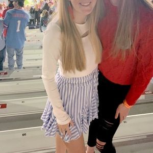 White long sleeve fitted top